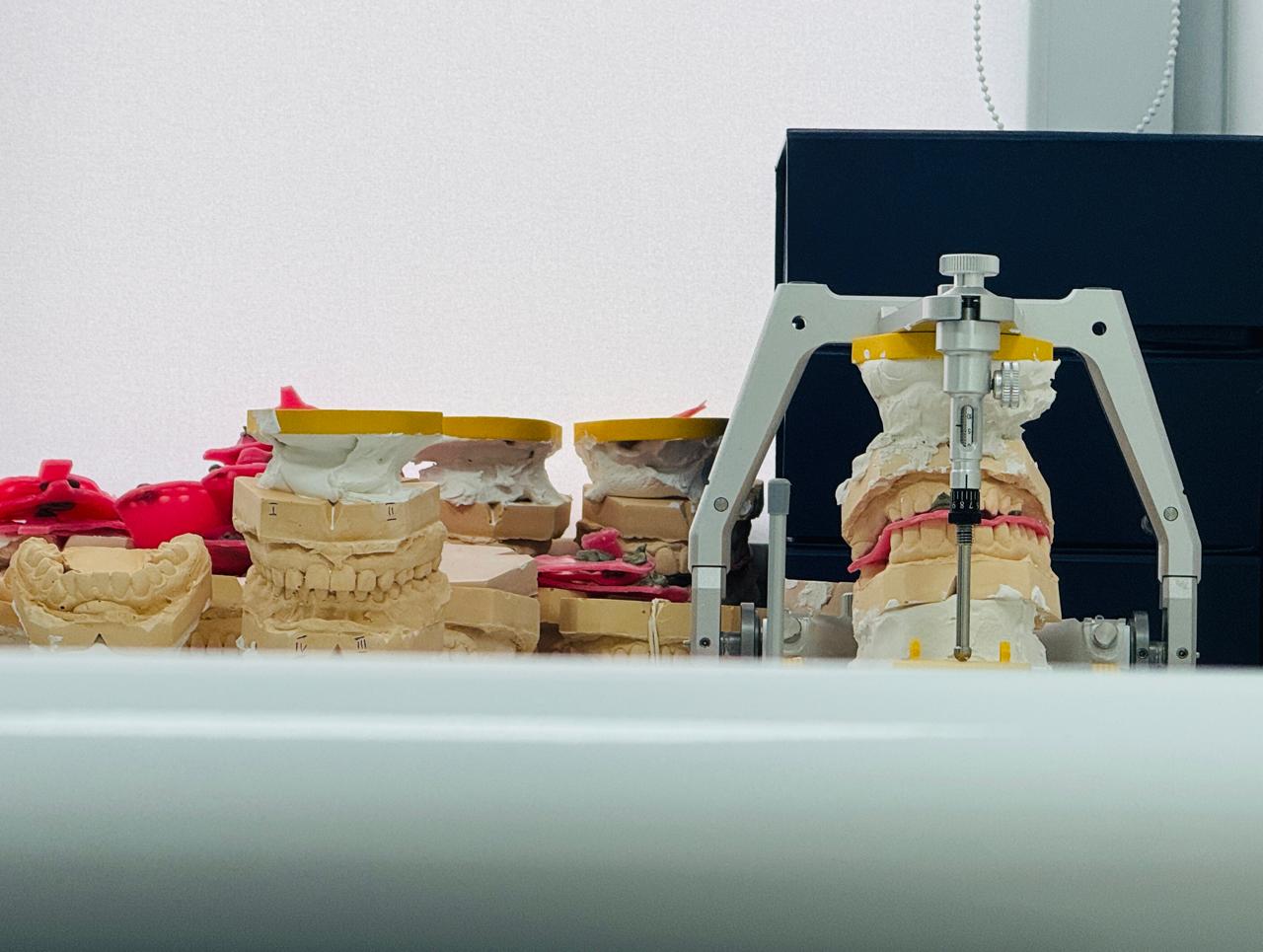 65 имплантов «установил» казахстанец на пенсионные излишки